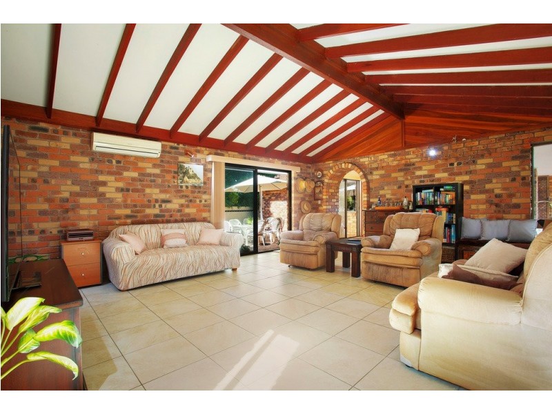 2 Tin Bin Way, Ocean Shores NSW 2483