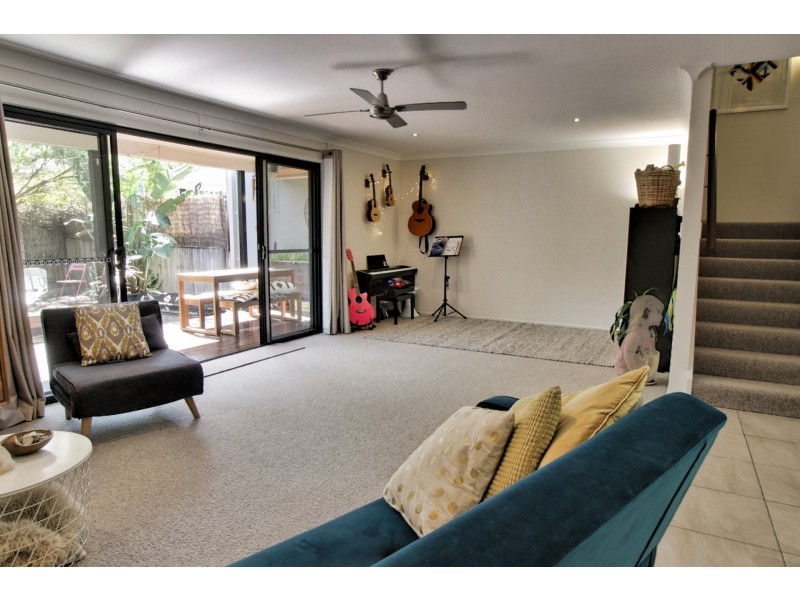 2/3 Bindaree Way, Ocean Shores NSW 2483