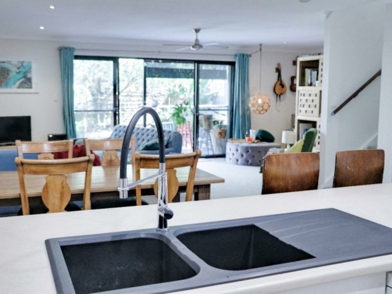 2/3 Bindaree Way, Ocean Shores NSW 2483