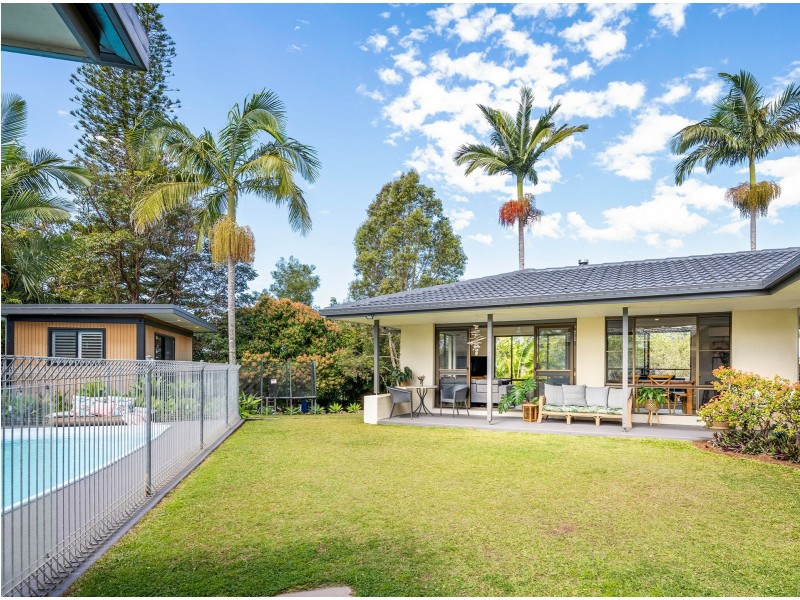 10 Woggoon Terrace, Ocean Shores NSW 2483