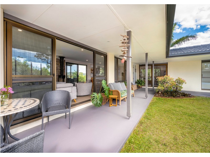 10 Woggoon Terrace, Ocean Shores NSW 2483