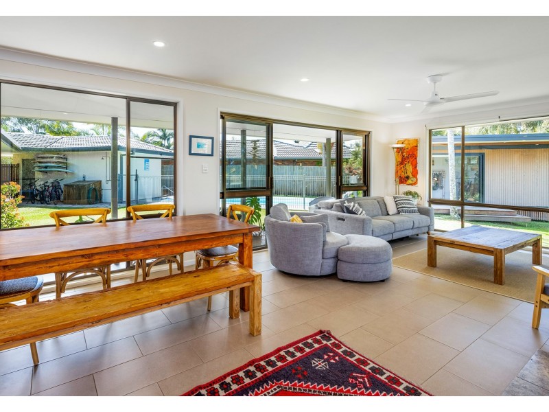 10 Woggoon Terrace, Ocean Shores NSW 2483