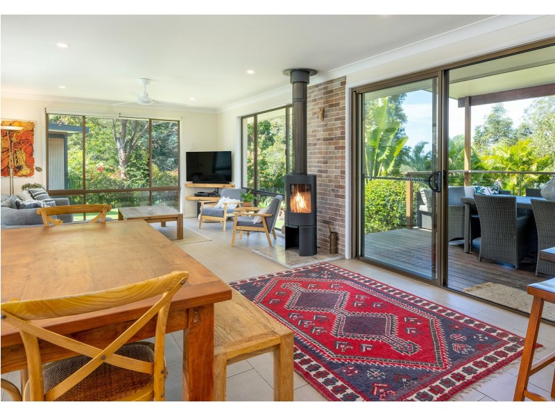 10 Woggoon Terrace, Ocean Shores NSW 2483