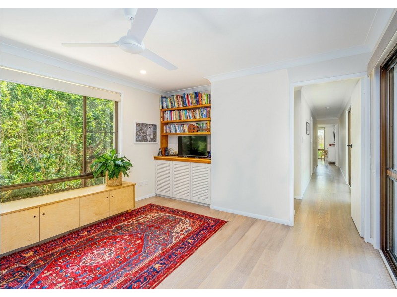 10 Woggoon Terrace, Ocean Shores NSW 2483