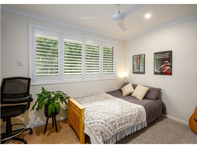 10 Woggoon Terrace, Ocean Shores NSW 2483