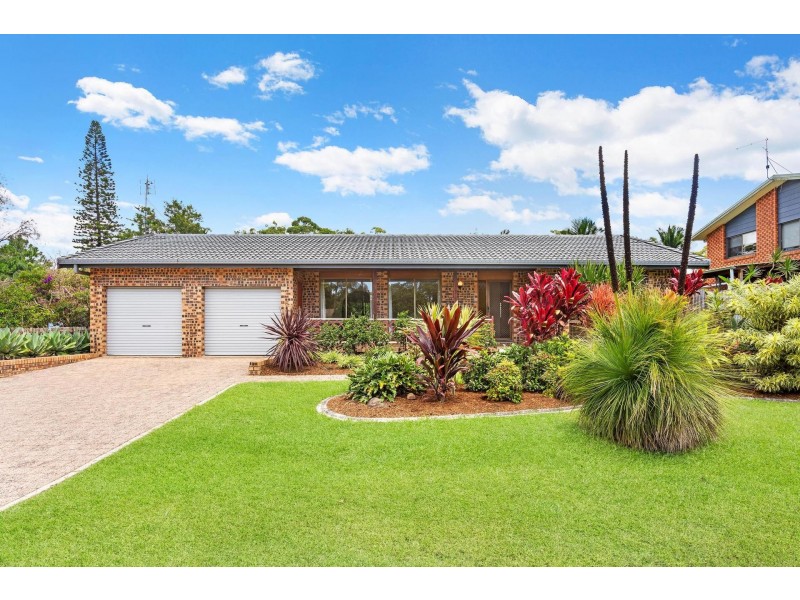 40 Kolora Way, Ocean Shores NSW 2483