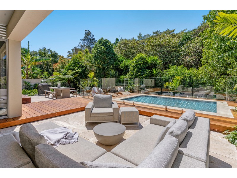 16 Mia Court, Ocean Shores NSW 2483