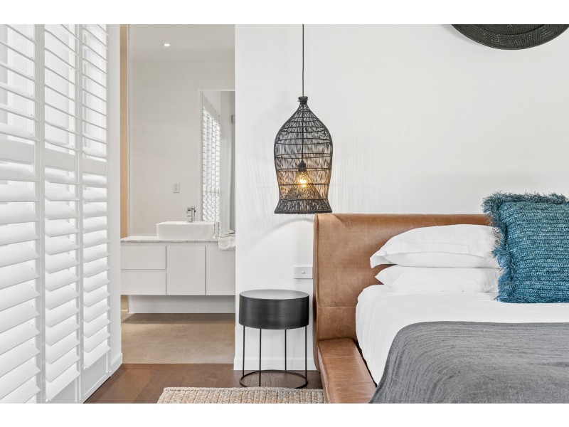 16 Mia Court, Ocean Shores NSW 2483