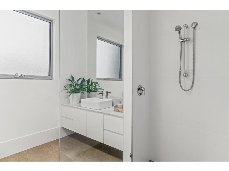 16 Mia Court, Ocean Shores NSW 2483