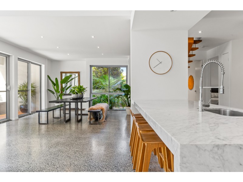 16 Mia Court, Ocean Shores NSW 2483