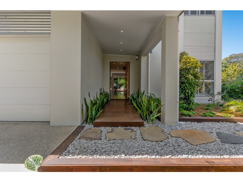 16 Mia Court, Ocean Shores NSW 2483