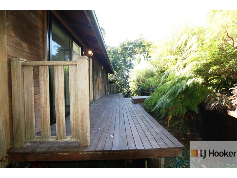 16 Nandroya Avenue, Ocean Shores NSW 2483
