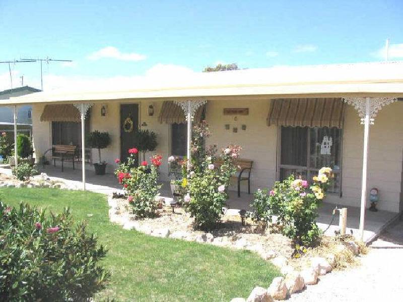 6 Young Ave, Port Vincent SA 5581