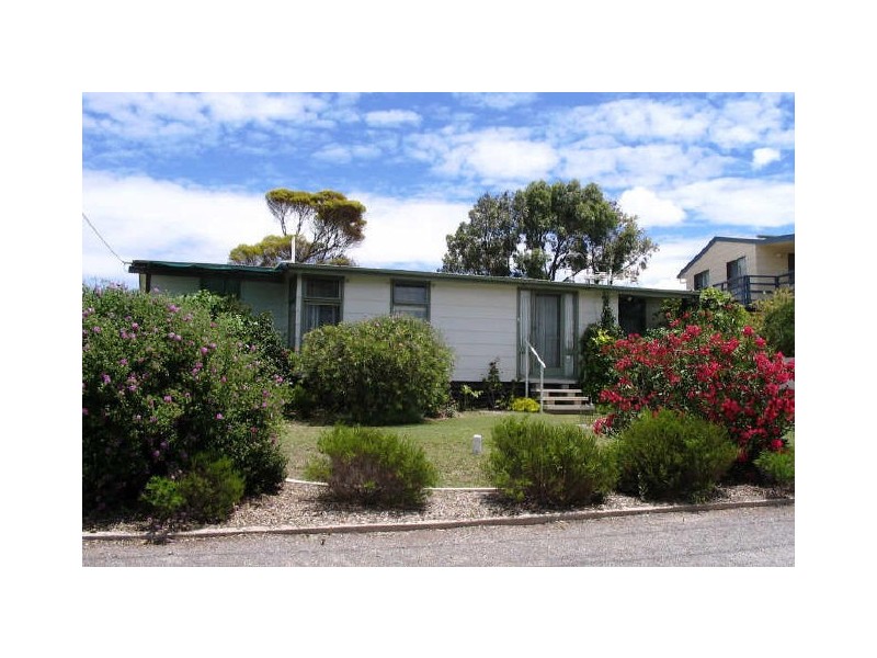 11 Young Avenue, Port Vincent SA 5581