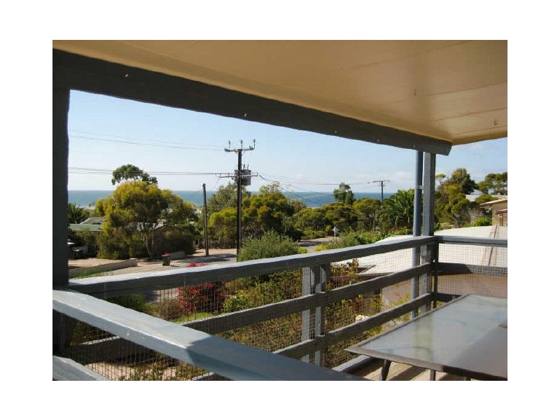 9 Young Avenue, Port Vincent SA 5581