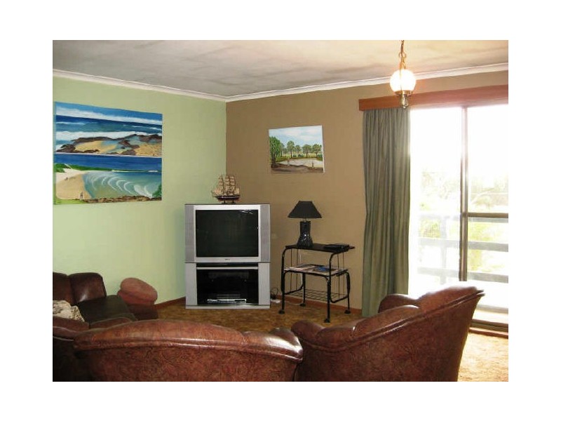 9 Young Avenue, Port Vincent SA 5581