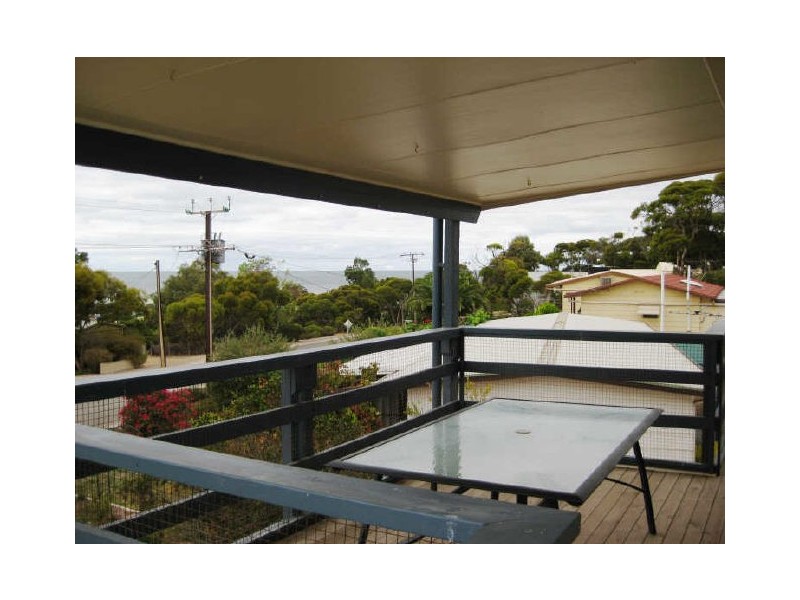 9 Young Avenue, Port Vincent SA 5581