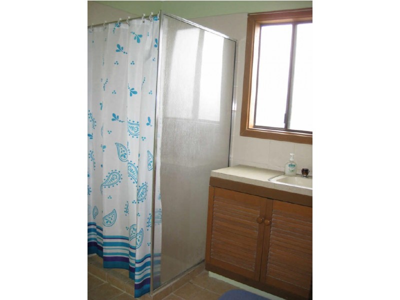 9 Young Avenue, Port Vincent SA 5581