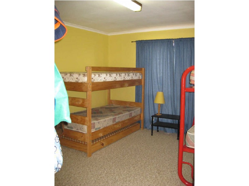 9 Young Avenue, Port Vincent SA 5581