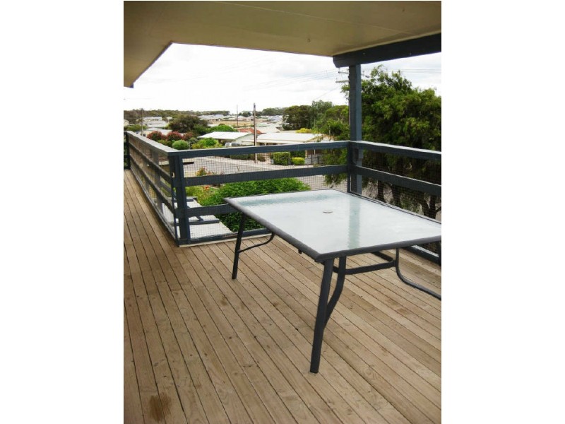 9 Young Avenue, Port Vincent SA 5581