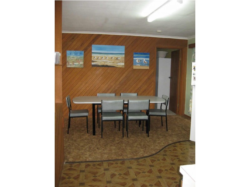 9 Young Avenue, Port Vincent SA 5581