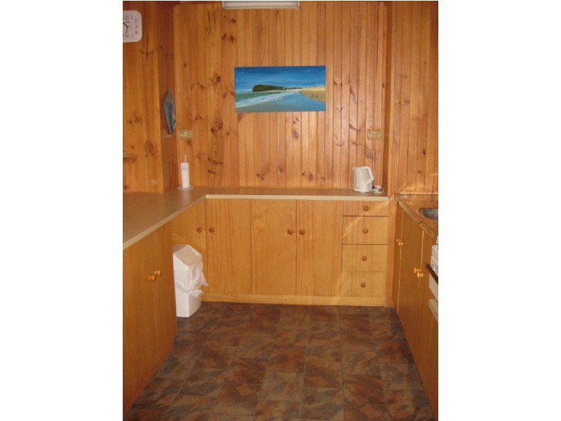 9 Young Avenue, Port Vincent SA 5581