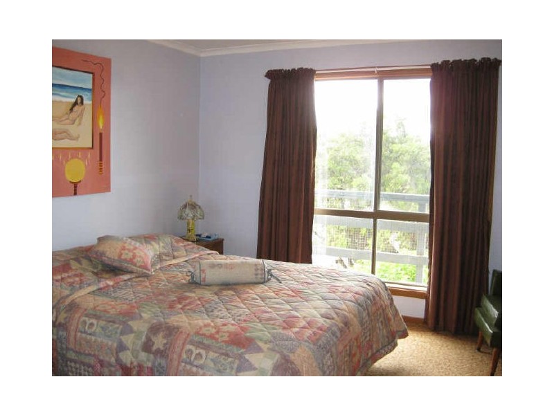 9 Young Avenue, Port Vincent SA 5581