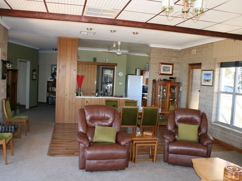 14 Buttfield Ave, Port Vincent SA 5581