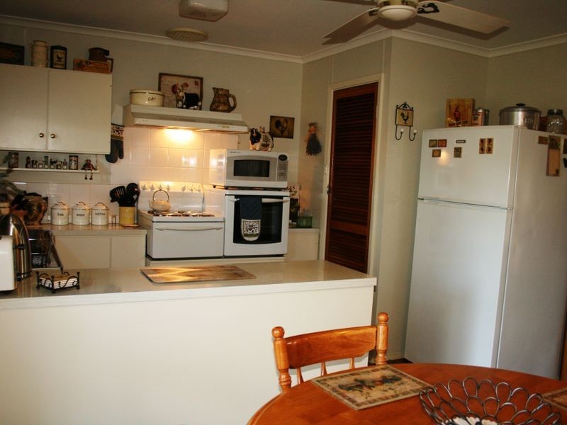 5 Buttfield Ave, Port Vincent SA 5581