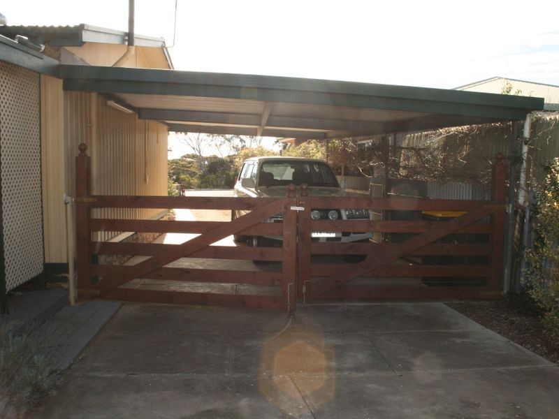 5 Buttfield Ave, Port Vincent SA 5581