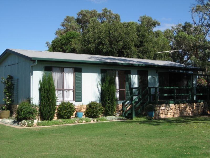 13 Wauraltee Road, Port Vincent SA 5581