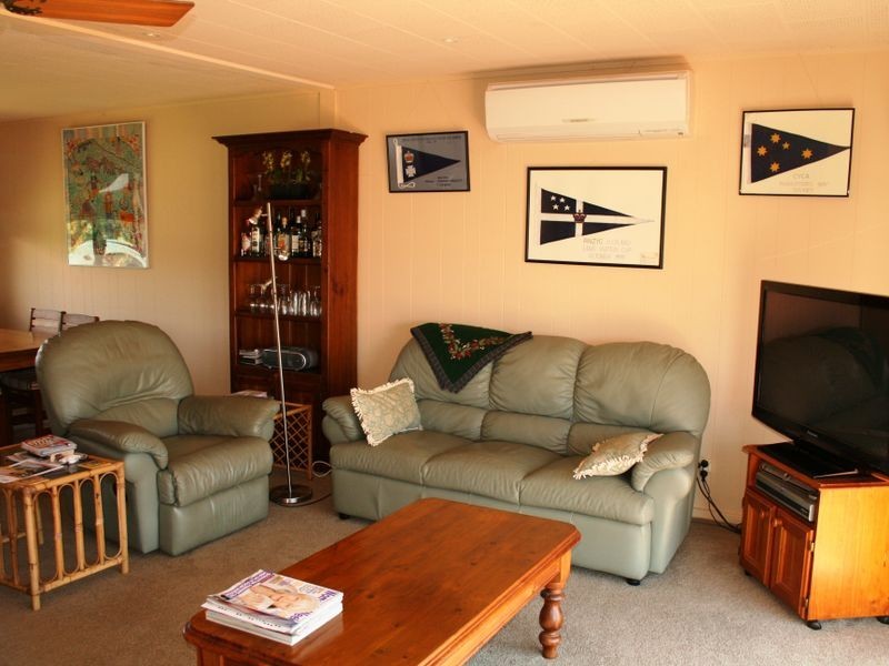 38 Esplanade, Port Vincent SA 5581