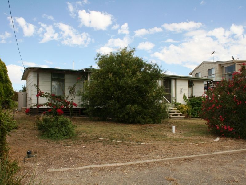 11 Young Avenue, Port Vincent SA 5581