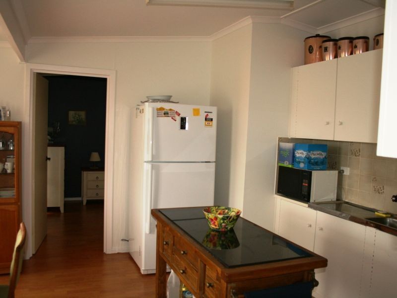 11 Young Avenue, Port Vincent SA 5581