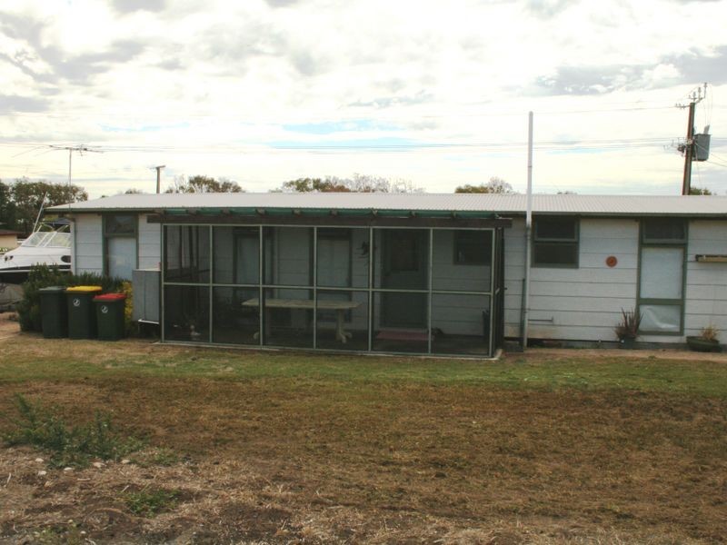 11 Young Avenue, Port Vincent SA 5581