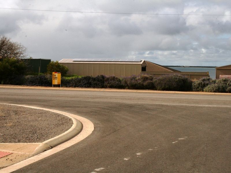 114 Bayview Road, Point Turton SA 5575