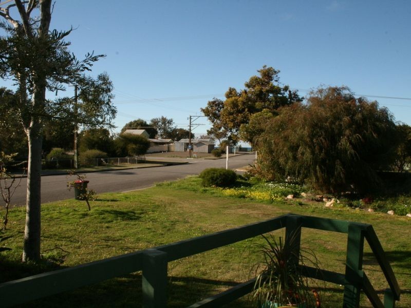 13 Wauraltee Road, Port Vincent SA 5581