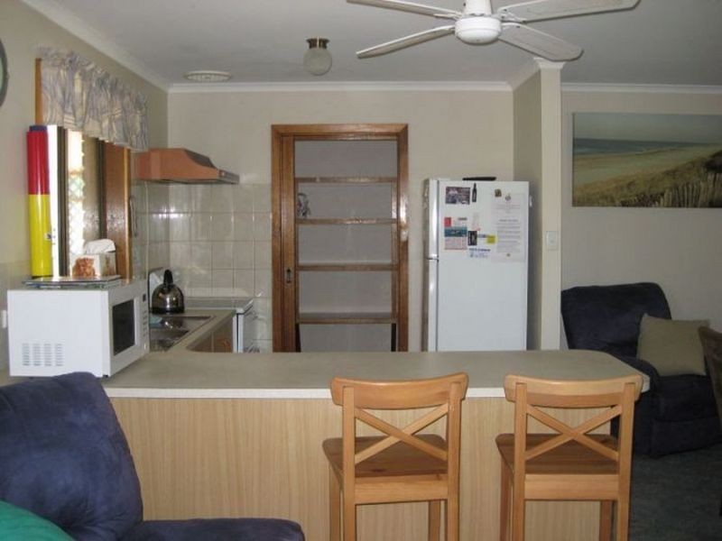 10 Cameron Street, Port Vincent SA 5581