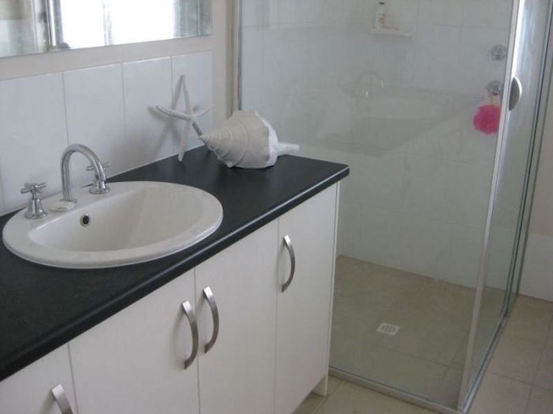 2 Stormbird Street, Port Vincent SA 5581