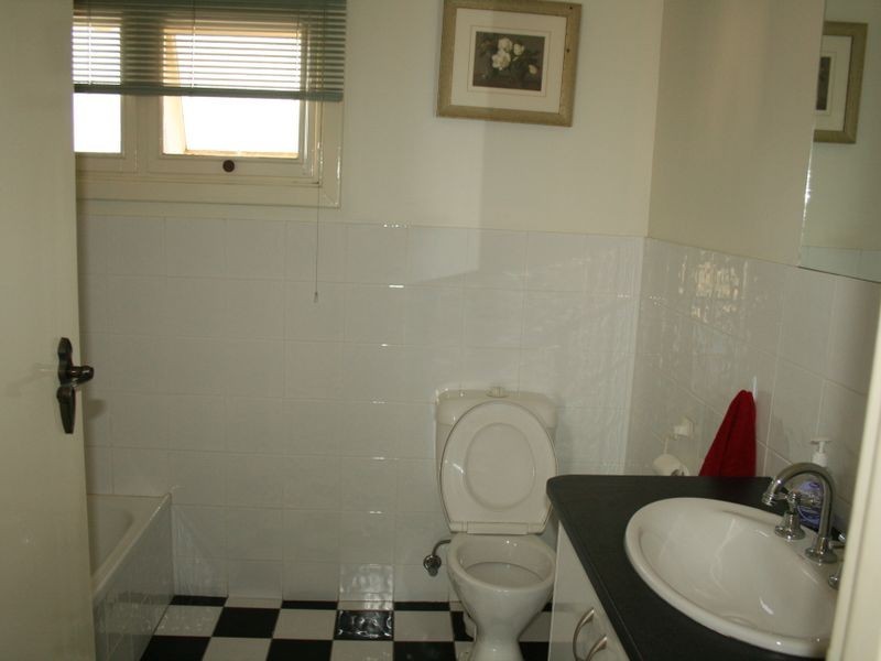 17 Young Ave, Port Vincent SA 5581