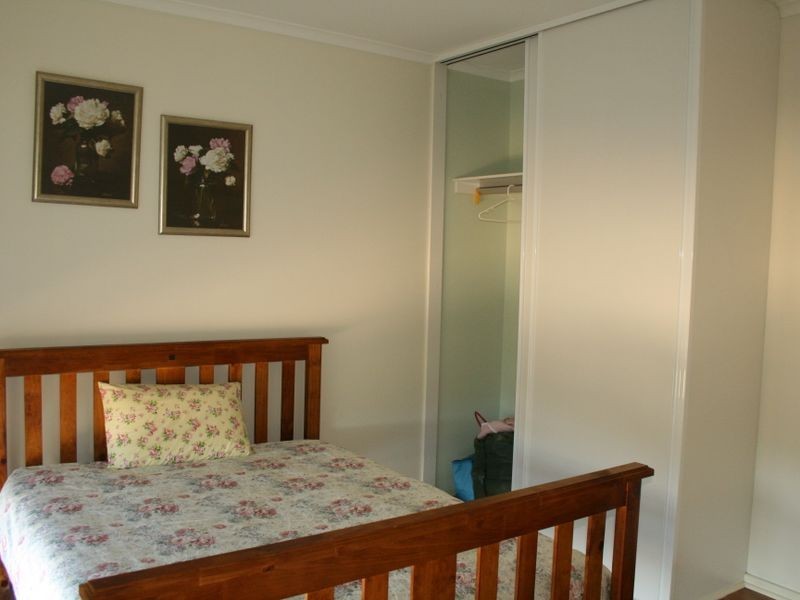 17 Young Ave, Port Vincent SA 5581