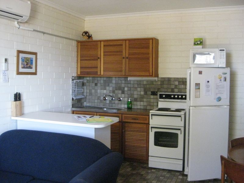 U 8 Fishermans Retreat/ Parsons St, Port Vincent SA 5581