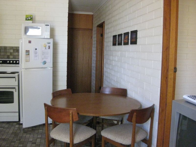 U 8 Fishermans Retreat/ Parsons St, Port Vincent SA 5581