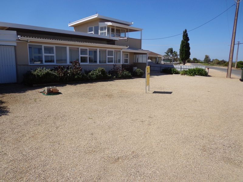 3 Yoolamardy Terrace, Port Clinton SA 5570