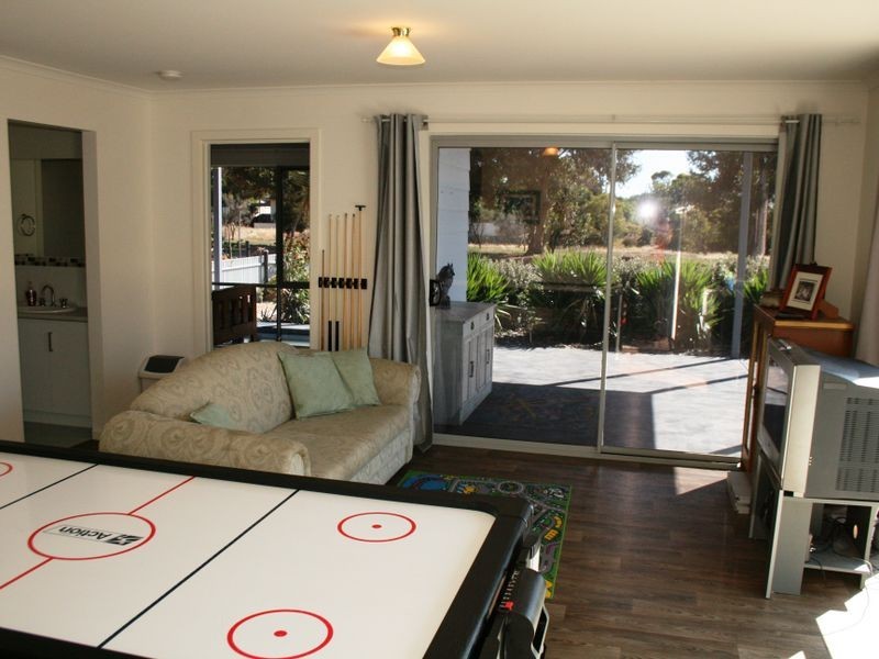 11 Beach Road, Pine Point SA 5571