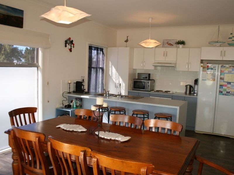 11 Beach Road, Pine Point SA 5571