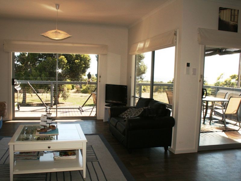 11 Beach Road, Pine Point SA 5571