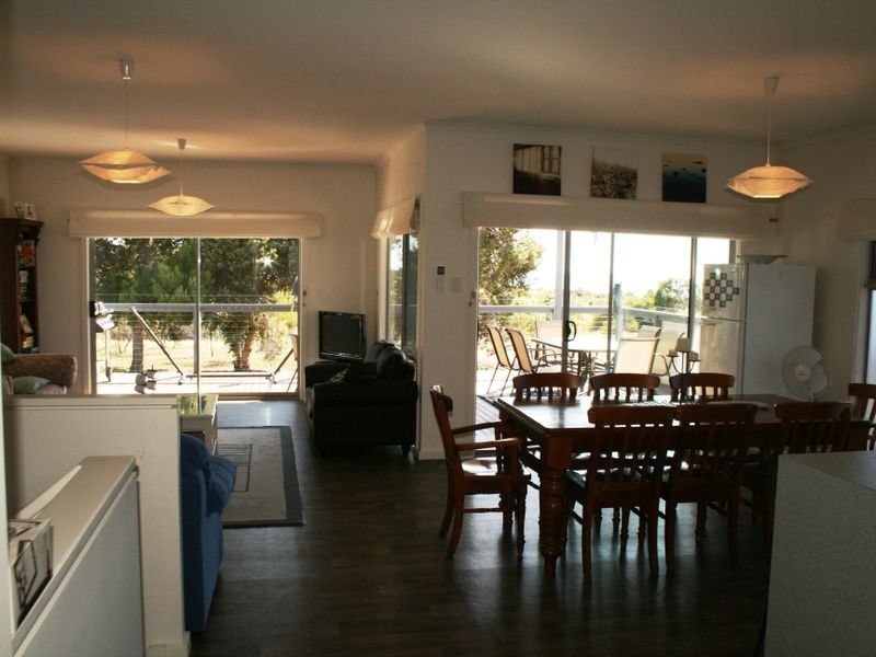 11 Beach Road, Pine Point SA 5571