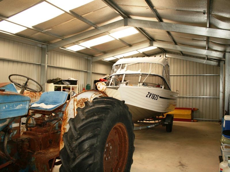 11 Beach Road, Pine Point SA 5571