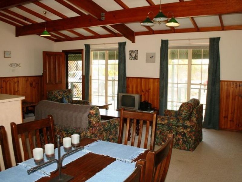 20 Esplanade, Pine Point SA 5571